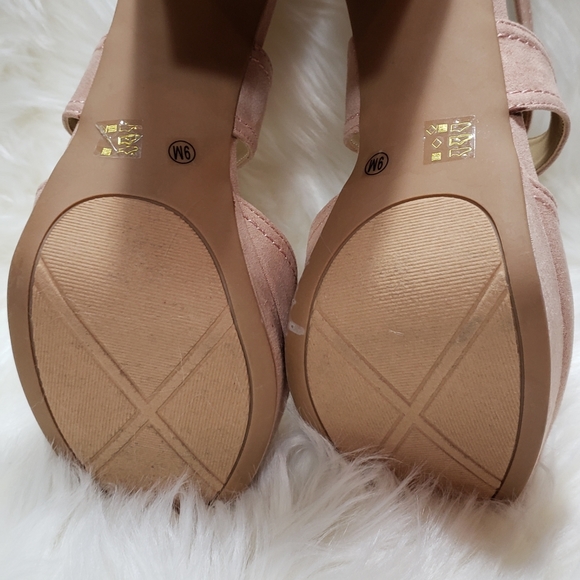 Shoes - Picture 4 of 10